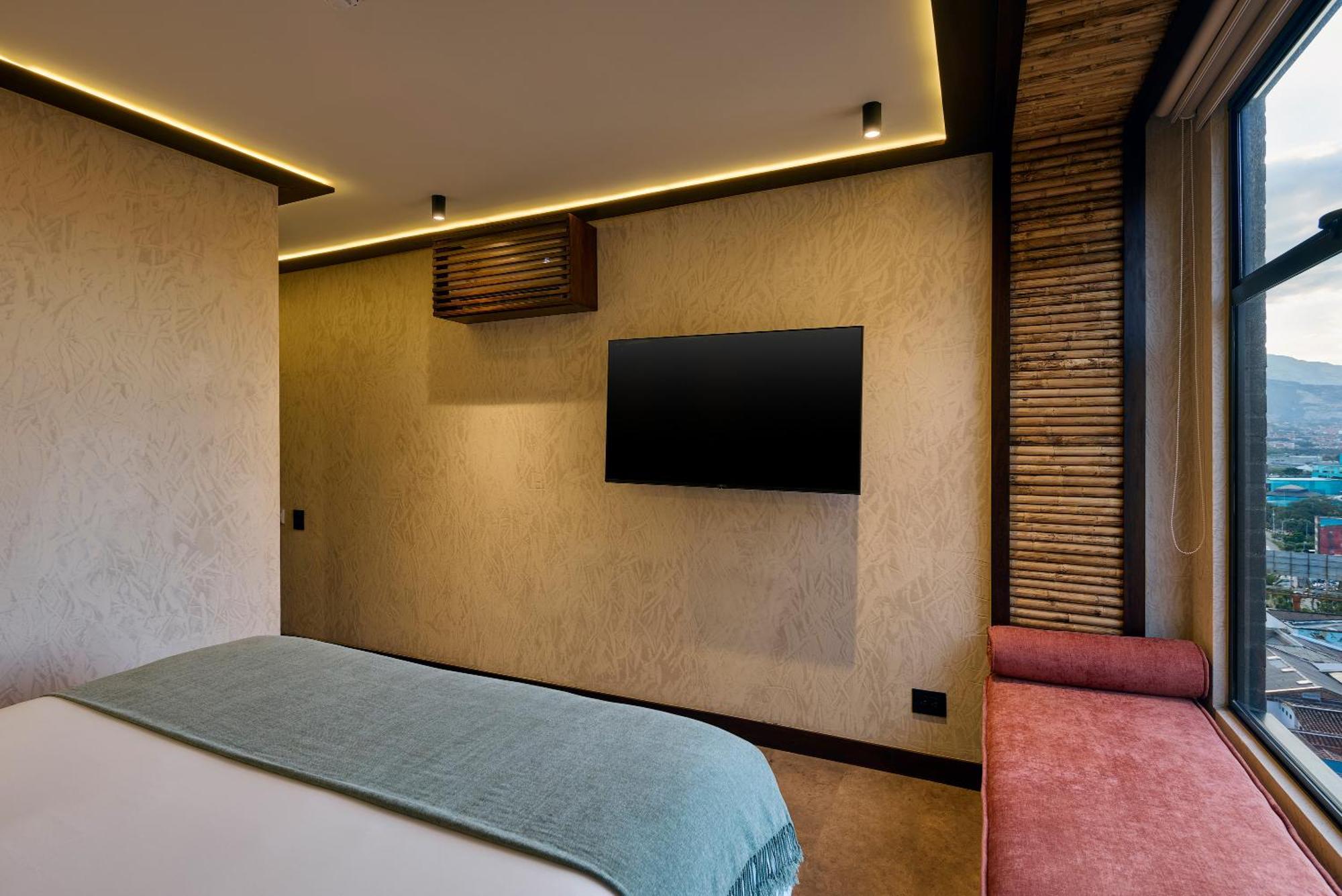 Golden Valley Hotel Медельин Экстерьер фото